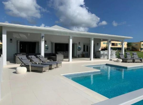 Coco Palms Idyllic 4 Bedroom Villa with Pool & Dock